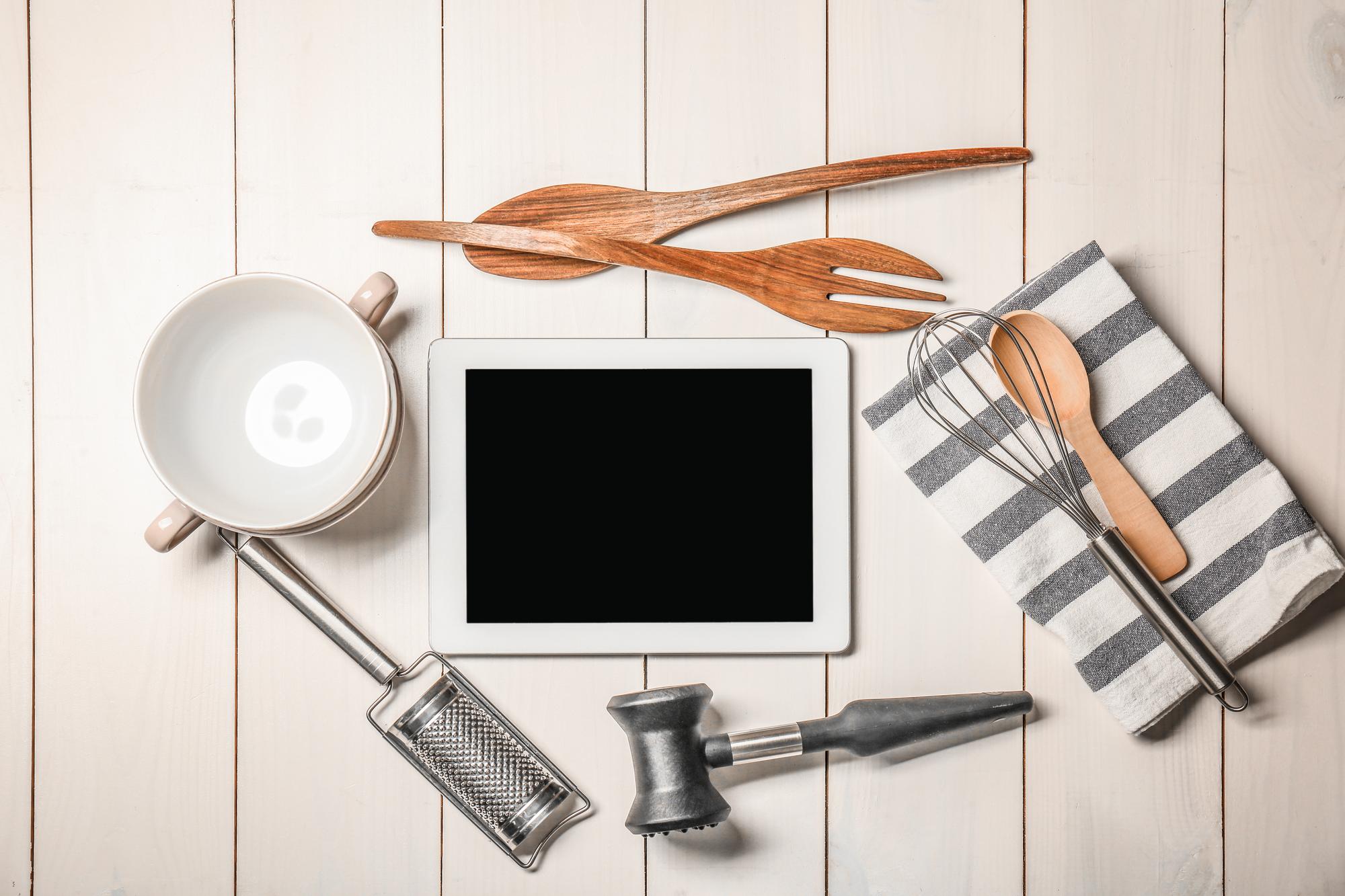 Interno della cucina didattica, bancone e fornelli